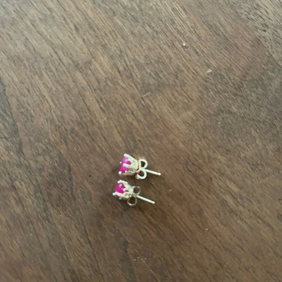 14kyg Ruby stud earrings, 5mm - Picture 6 of 11